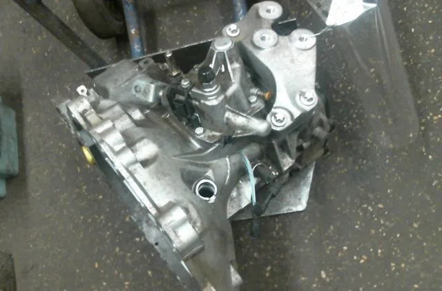 Boîte de vitesses manuelle OPEL CORSA V occasion — photo 3