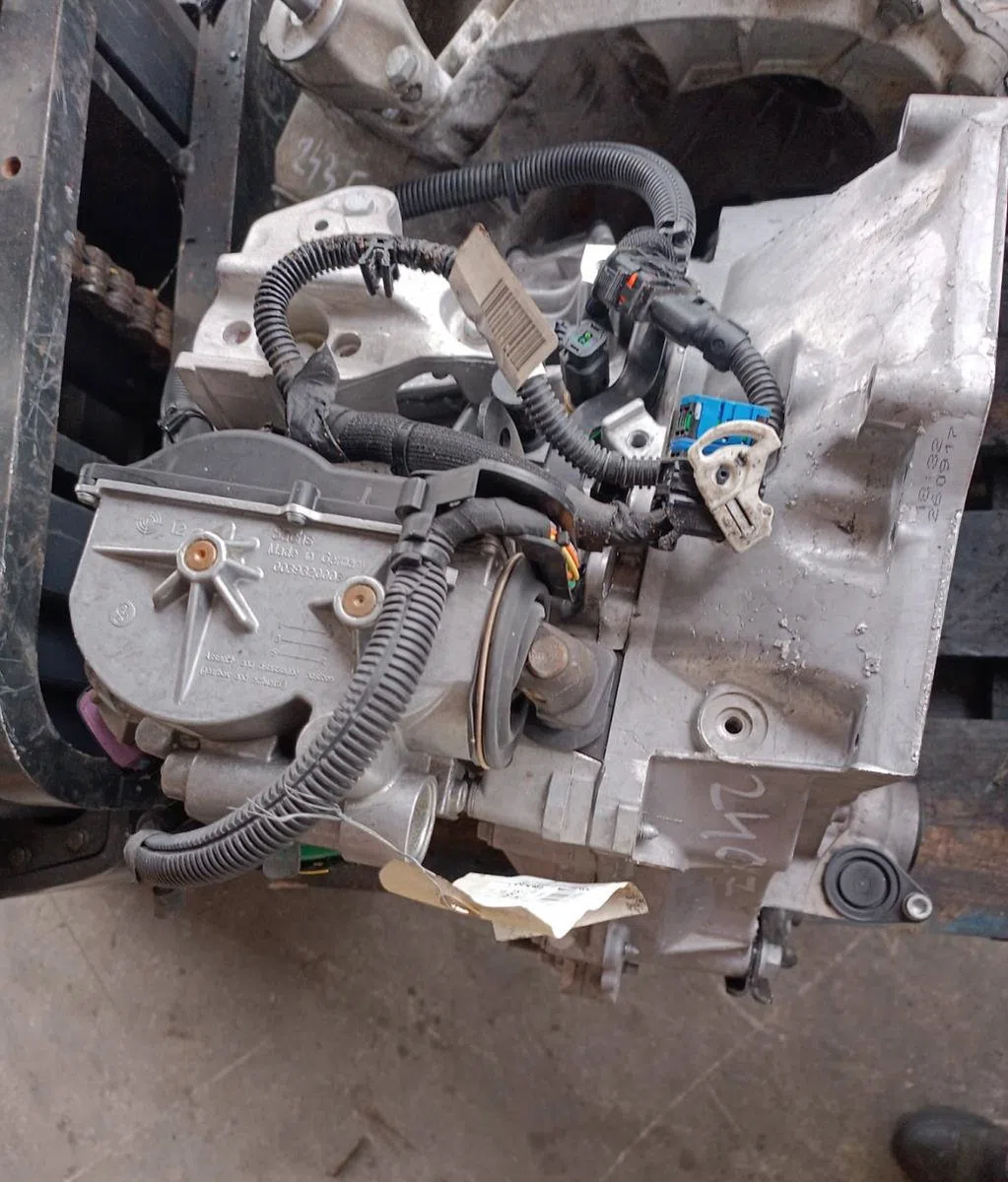 Boîte de vitesses manuelle Peugeot 208 I (CA_, CC_) 1.2 vti 68 / puretech 68 (2016) 5 portes occasion — photo 2