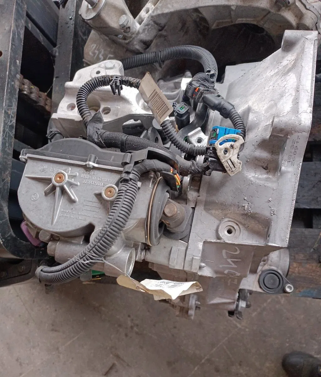Boîte de vitesses manuelle Peugeot 208 I (CA_, CC_) 1.2 vti 68 / puretech 68 (2016) 5 portes occasion — photo 3
