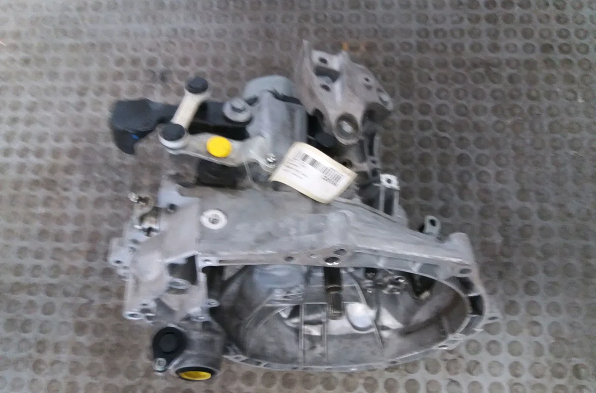 Boîte de vitesses manuelle Peugeot 208 I (CA_, CC_) 1.2 vti 68 / puretech 68 (2016) 5 portes occasion — photo 2