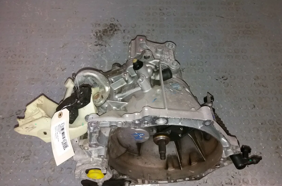 Boîte de vitesses manuelle Peugeot 208 I (CA_, CC_) 1.6 bluehdi 100 (2015) 5 portes occasion — photo 2