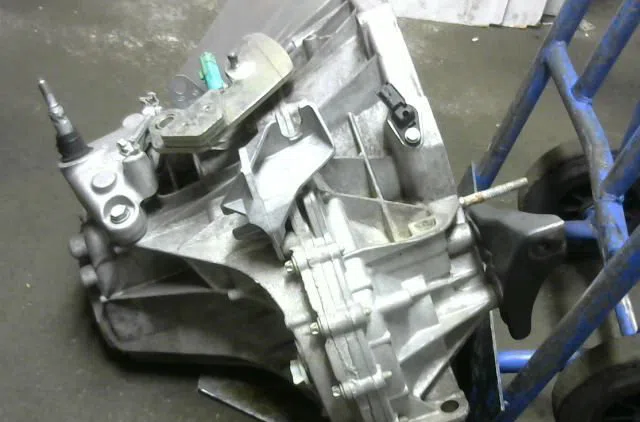 Boîte de vitesses manuelle Renault CLIO III (BR0/1, CR0/1) 1.5 dci (br0h, cr0h, cr1s, br1s) (2005-2014) 3 portes occasion
