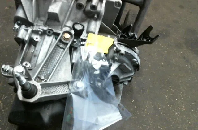 Boîte de vitesses manuelle Renault CLIO III Grandtour (KR0/1_) 1.2 16v (2010-2012) occasion — photo 2