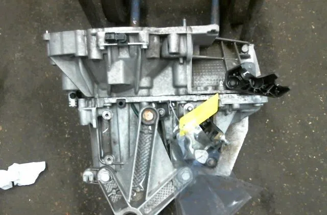 Boîte de vitesses manuelle Renault CLIO III Grandtour (KR0/1_) 1.2 16v (2010-2012) occasion — photo 3