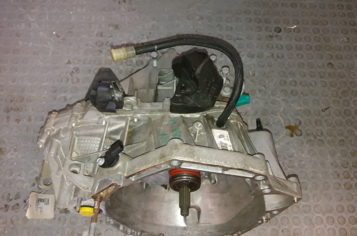 Boîte de vitesses manuelle Renault MEGANE III 3/5 portes (BZ0/1_, B3_) 1.5 dci (bz09, bz0d, bz1w, bz29, bz14) (2009) 5 portes occasion — photo 2
