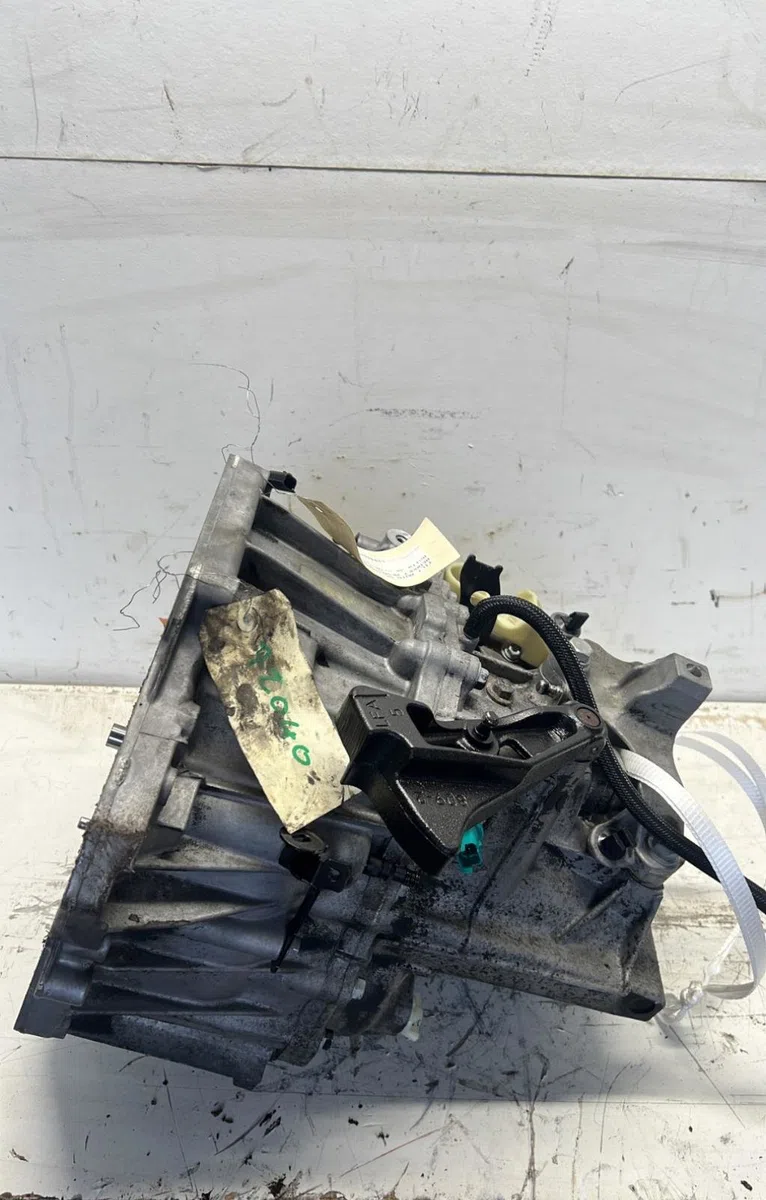 Boîte de vitesses manuelle Renault MEGANE III 3/5 portes (BZ0/1_, B3_) 1.6 dci (bz00, bz12, bz13) (2011-2015) 5 portes o