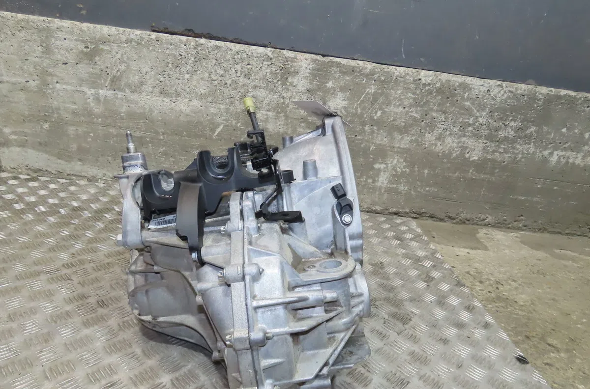 Boîte de vitesses manuelle Renault TRAFIC III Camionnette (FG_) 1.6 dci 120 (fgmk) (2015) occasion — photo 2