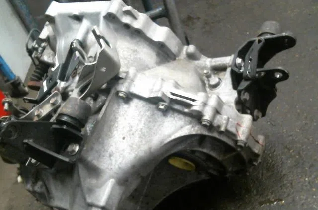 Boîte de vitesses manuelle TOYOTA AURIS occasion — photo 2
