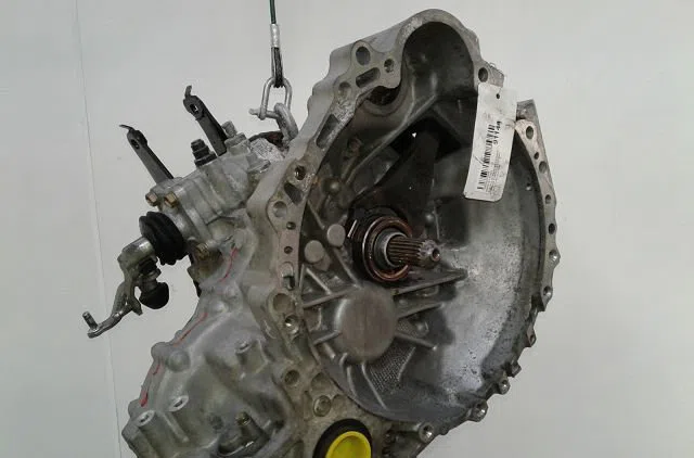 Boîte de vitesses manuelle Toyota COROLLA (_E12_) 2.0 d-4d (cde120r_, cde120l_) (2002-2006) occasion