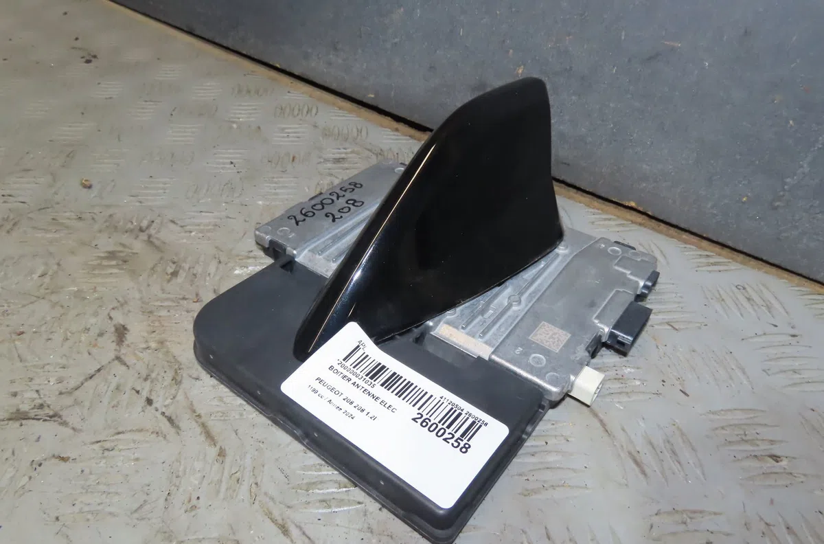 Boitier antenne elec Peugeot 208 II (UB_, UP_, UW_, UJ_) 1.2 puretech 100 (2019) 5 portes occasion — photo 2