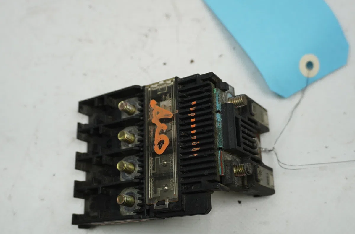 Boitier de batterie de traction Mitsubishi COLT VI (Z3_A, Z2_A) 1.3 (z21a) (2004-2012) occasion — photo 3