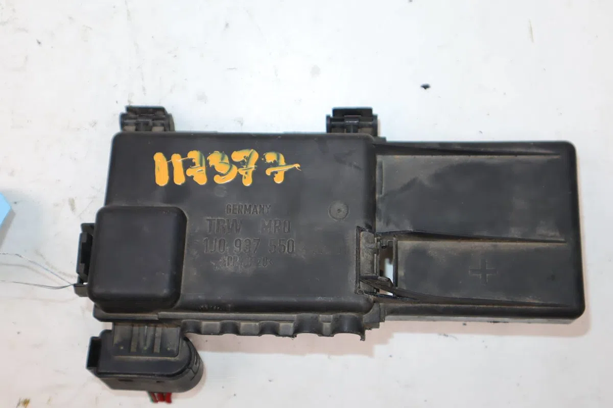 Boitier de batterie de traction Volkswagen GOLF IV (1J1) 1.9 tdi (1997-2004) 3 portes occasion — photo 2