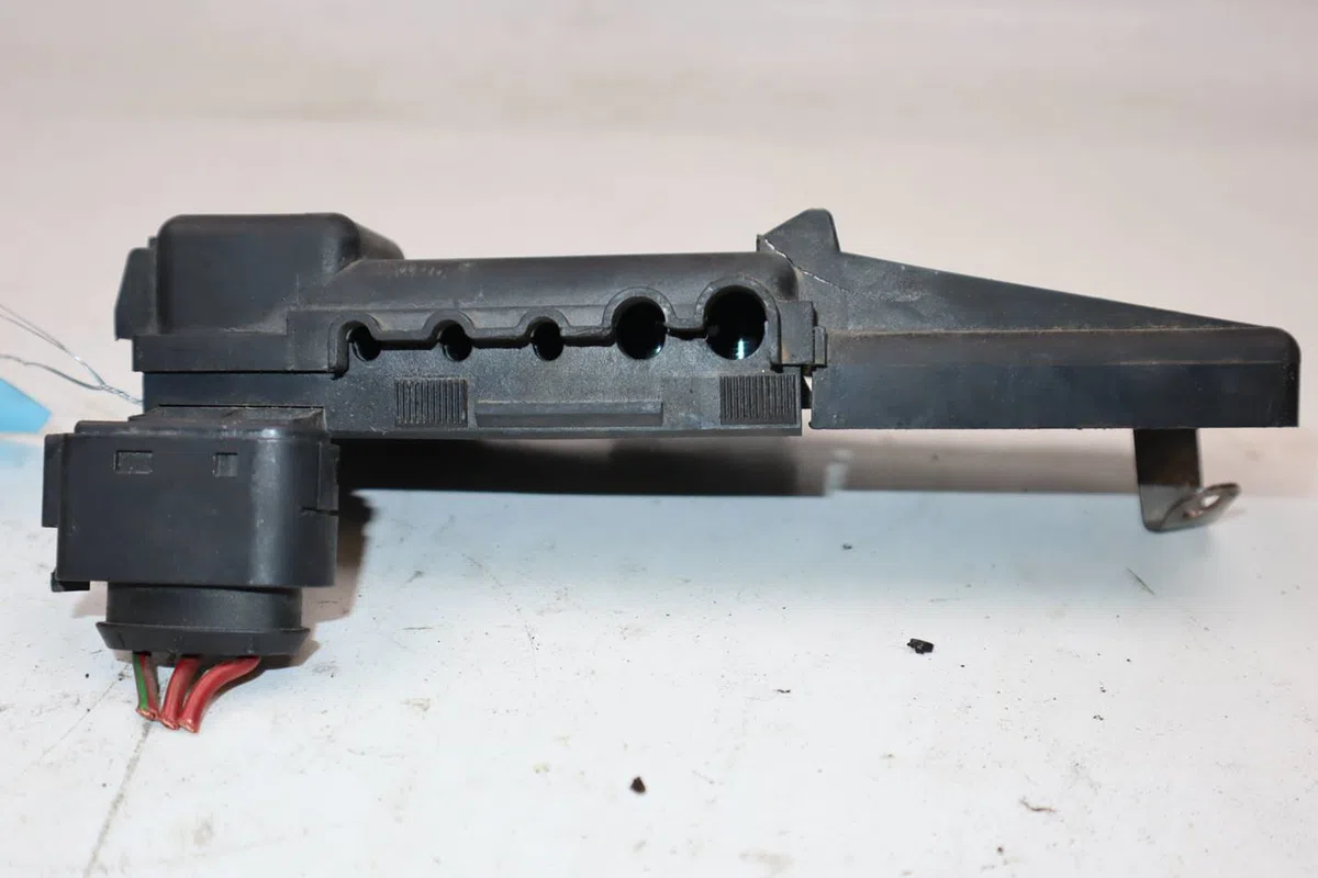 Boitier de batterie de traction Volkswagen GOLF IV (1J1) 1.9 tdi (1997-2004) 3 portes occasion — photo 3