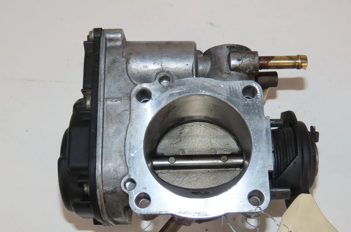 Boitier papillon Audi A3 (8L1) 1.6 (1996-2003) occasion — photo 4