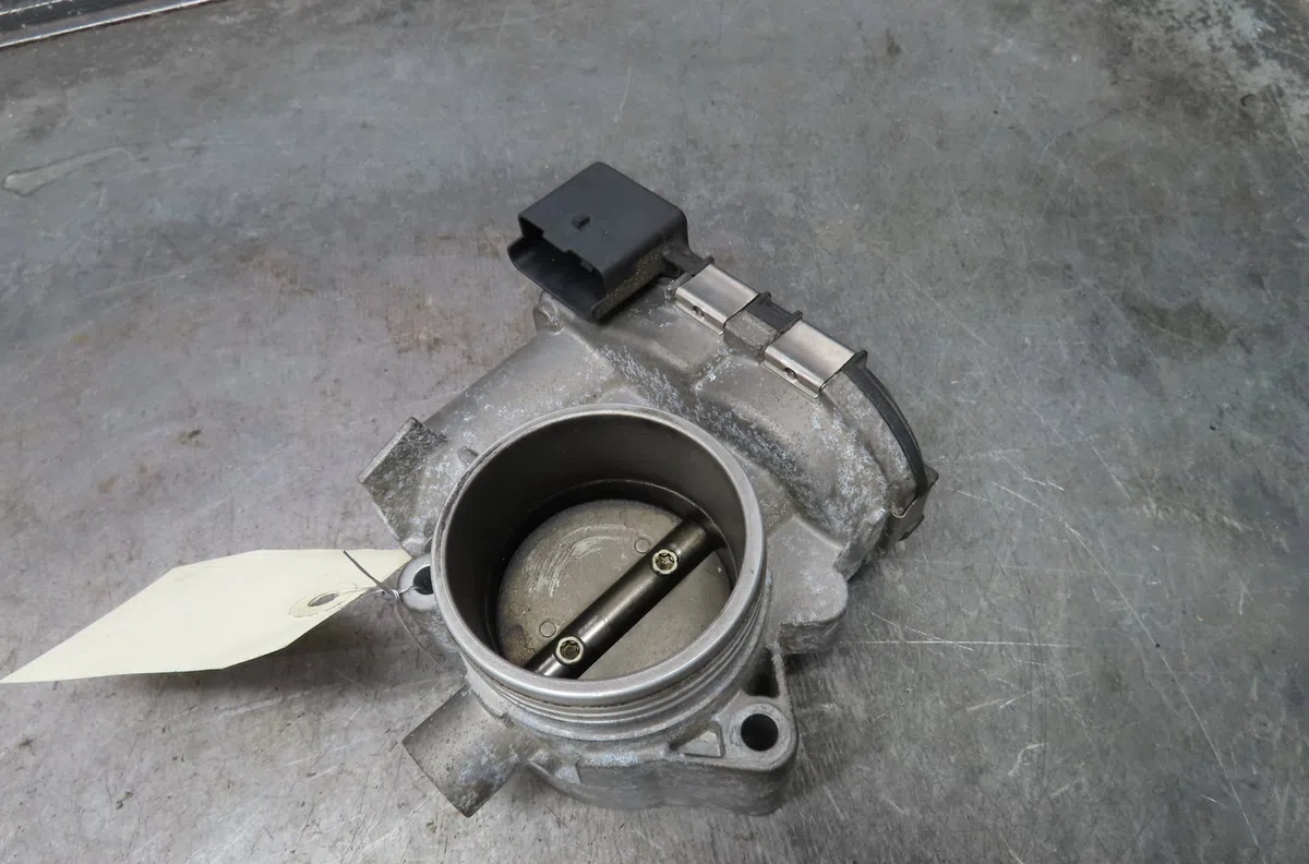 Boitier papillon Citroën XSARA Break (N2) 1.6 16v (2000-2005) occasion — photo 3
