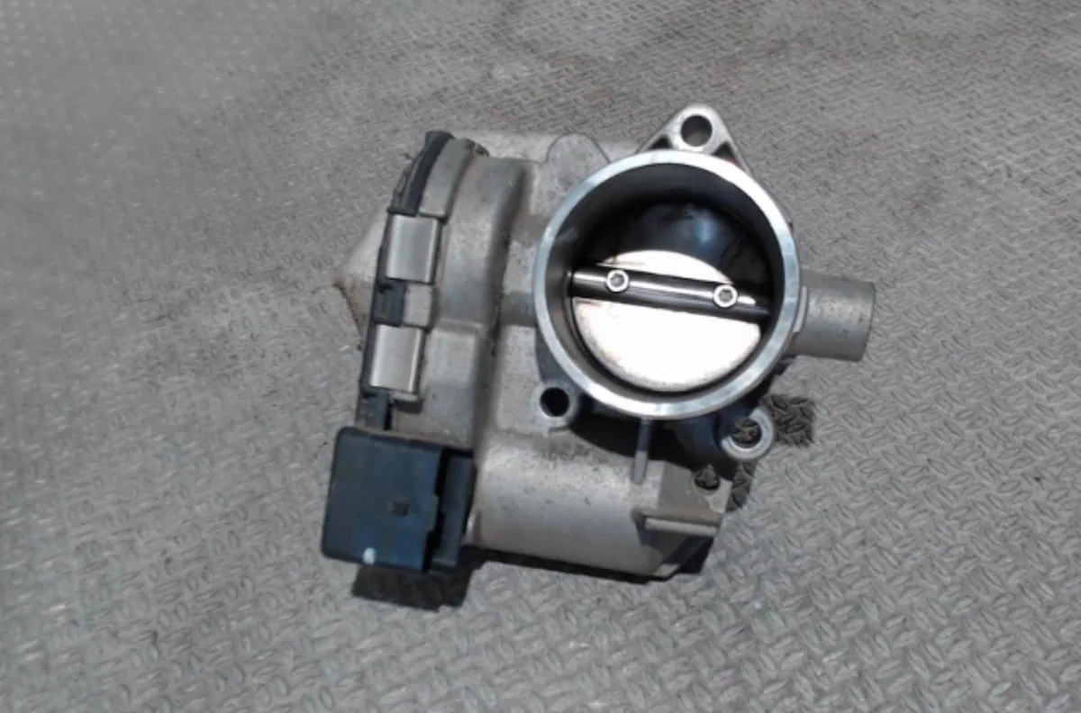 Boitier papillon Peugeot 206 3-5 portes (2A-C) 1.6 16v (2000-2009) 3 portes occasion