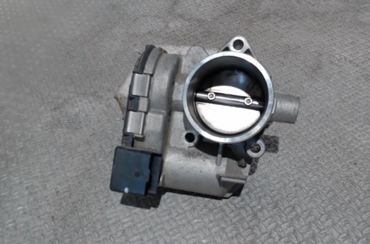 Boitier papillon Peugeot 206 3-5 portes (2A-C) 1.6 16v (2000-2009) 3 portes occasion — photo 2