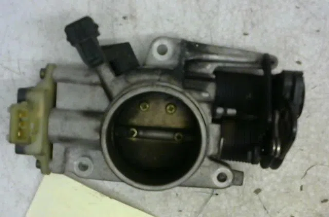 Boitier papillon Peugeot 306 3-5 portes (7A, 7C, N3, N5) 1.6 (1993-2000) occasion — photo 4