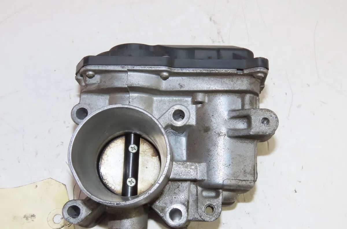 Boitier papillon Renault CLIO II (BB_, CB_) 1.2 16v (bb05, bb0w, bb11, bb27, bb2t, bb2u, bb2v, cb05,... (2001-2016) 3 portes occasion