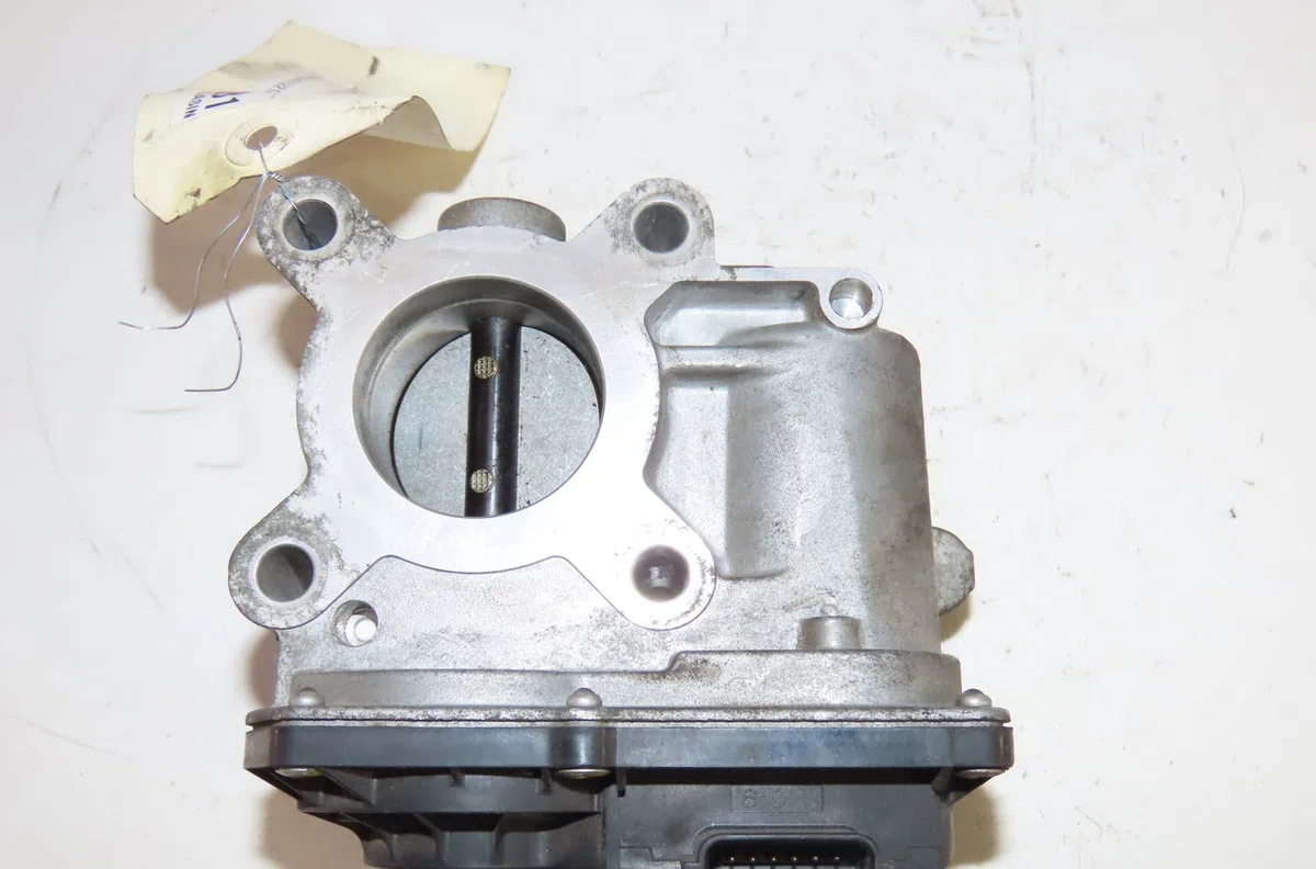 Boitier papillon Renault CLIO II (BB_, CB_) 1.2 16v (bb05, bb0w, bb11, bb27, bb2t, bb2u, bb2v, cb05,... (2001-2016) 3 portes occasion — photo 3