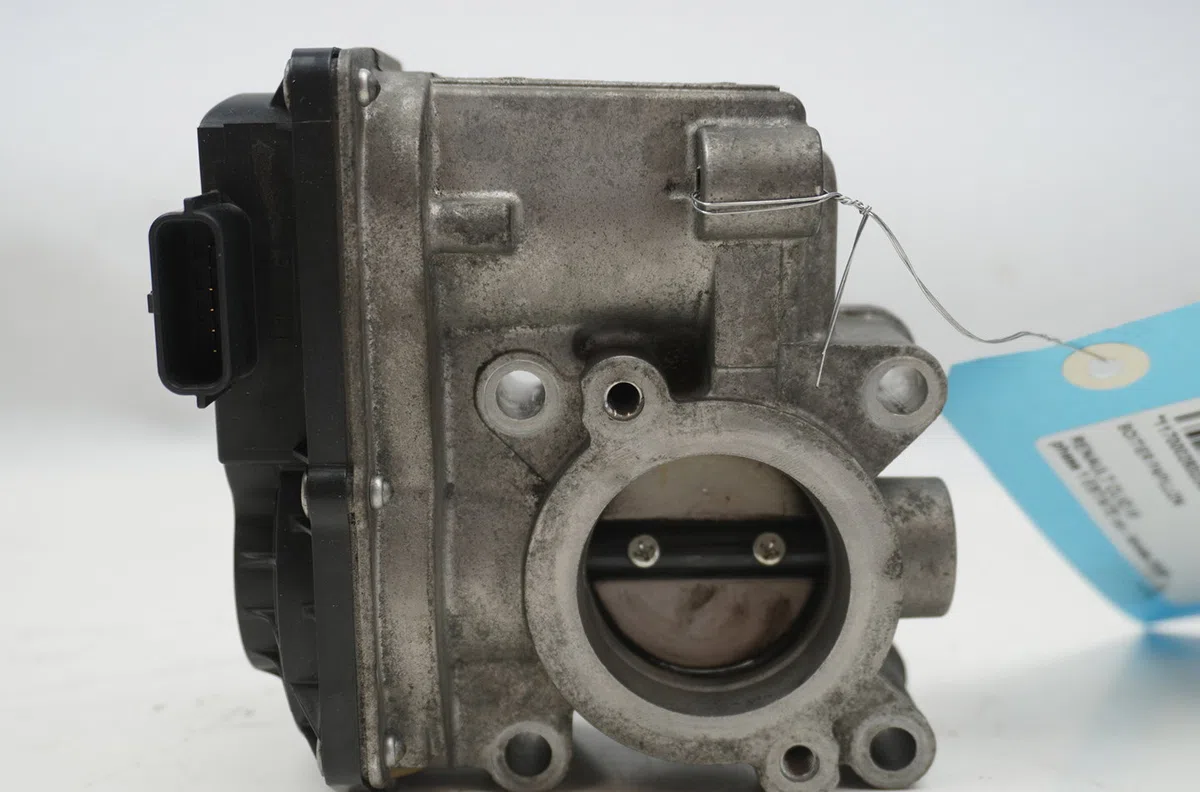 Boitier papillon Renault CLIO III Grandtour (KR0-1_) 1.2 16v (kr0p) (2007-2012) occasion — photo 2