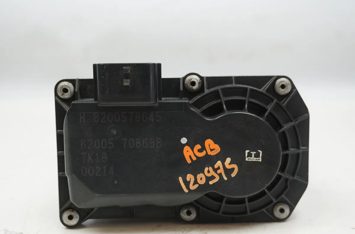 Boitier papillon Renault CLIO III Grandtour (KR0-1_) 1.2 16v (kr0p) (2007-2012) occasion — photo 3
