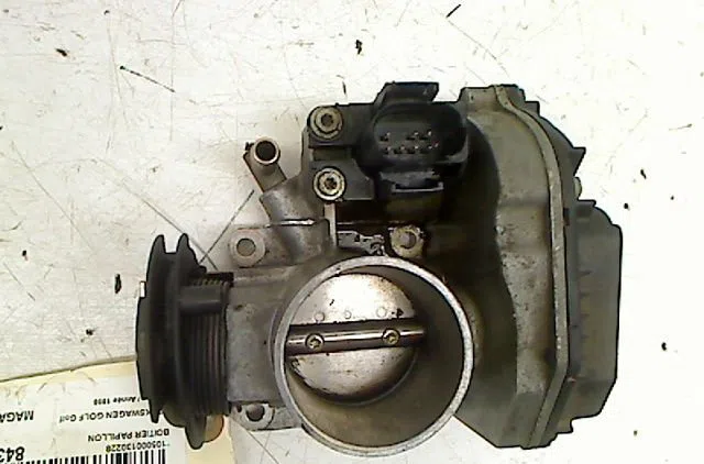 Boitier papillon Volkswagen GOLF IV (1J1) 1.4 16v (1997-2004) 5 portes occasion — photo 2