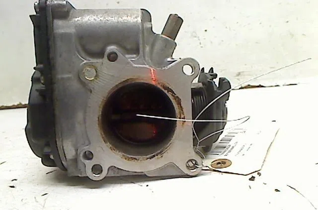 Boitier papillon Volkswagen GOLF IV (1J1) 1.4 16v (1997-2004) 5 portes occasion — photo 3