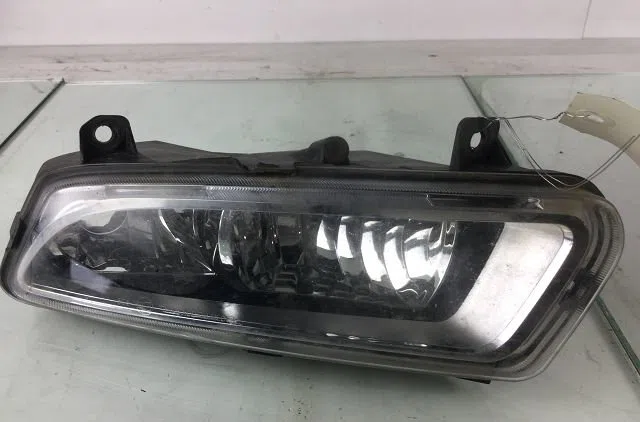 Boitiers phare antibrouillard g Volkswagen POLO V (6R1, 6C1) 1.6 tdi (2009) 5 portes occasion — photo 3