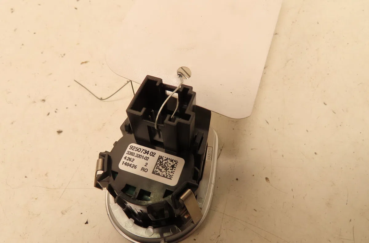 Bouton de demarrage start-stop Bmw 3 Touring (F31) 318 d (2012-2015) occasion — photo 2