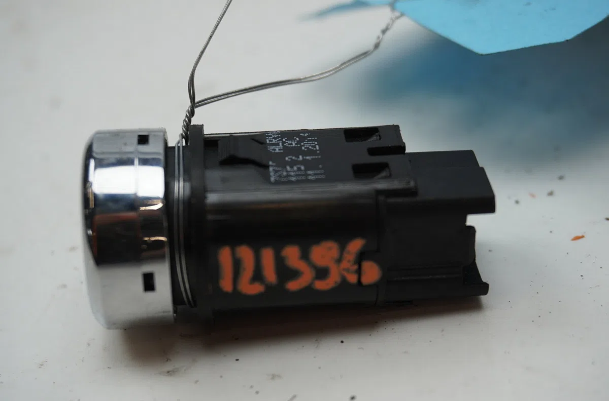 Bouton de demarrage start-stop Ford MONDEO IV (BA7) 2.0 tdci (2007-2015) occasion — photo 2