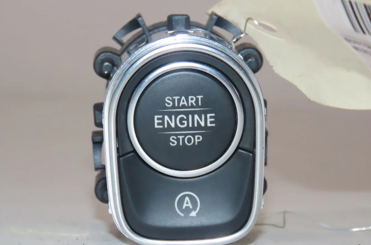Bouton de demarrage start-stop Mercedes-benz CLASSE A (W177) A 180 d (177.003) (2018) 5 portes occasion