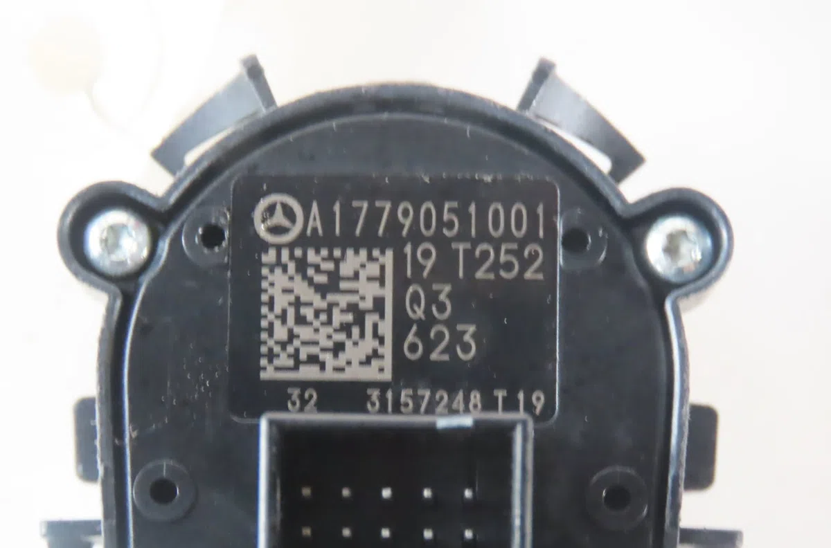 Bouton de demarrage start-stop Mercedes-benz CLASSE A (W177) A 180 d (177.003) (2018) 5 portes occasion — photo 2