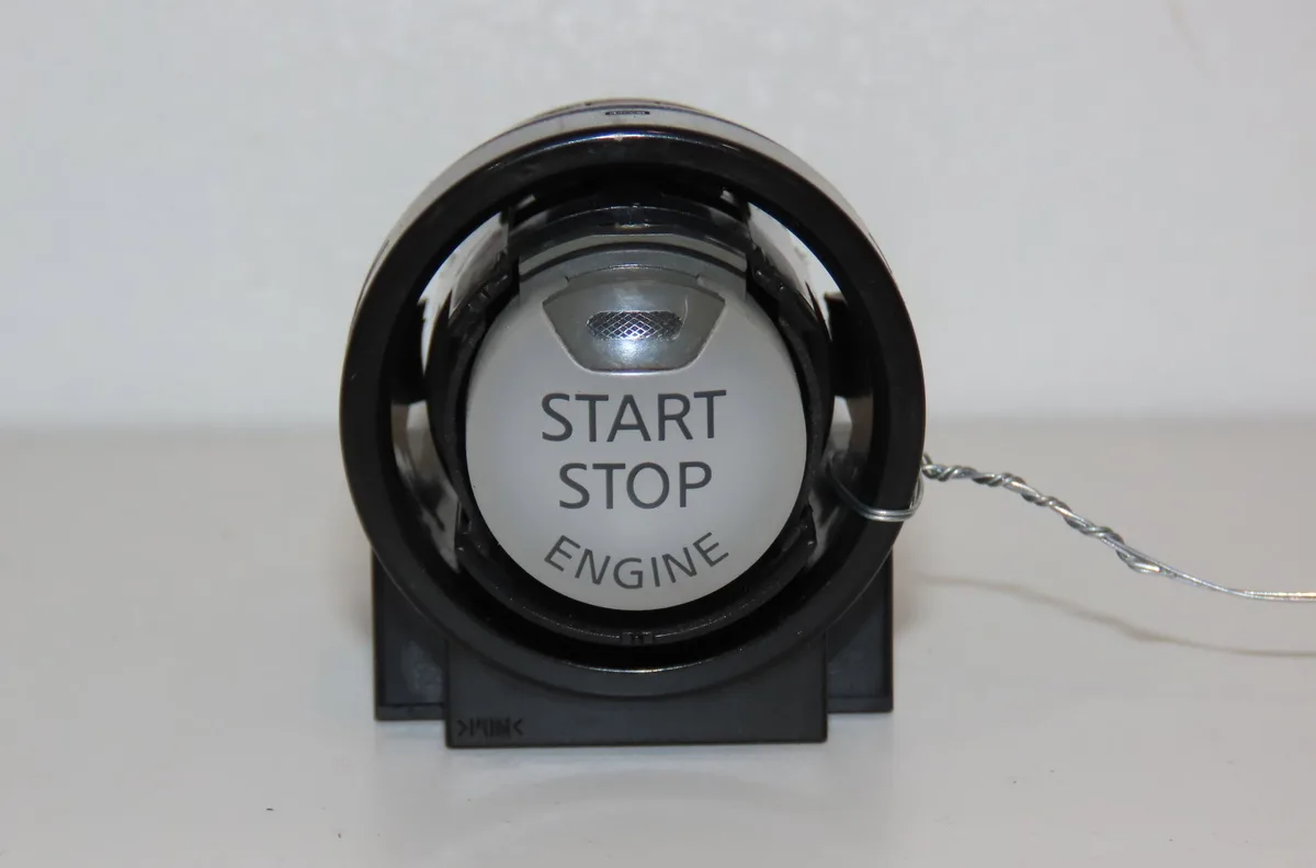 Bouton de demarrage start-stop Nissan NOTE (E12) 1.5 dci (2013) occasion