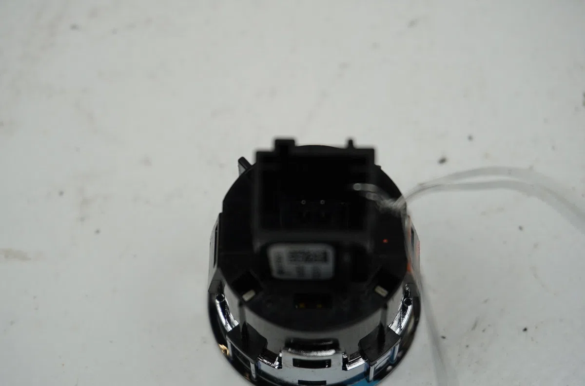 Bouton de demarrage start-stop Peugeot 3008 SUV (MC_, MR_, MJ_, M4_) 1.2 thp- puretech 130 (mrhnsm, mrhnsu, mrhnsj, mrhnyw,... (2016) occasion — photo 2