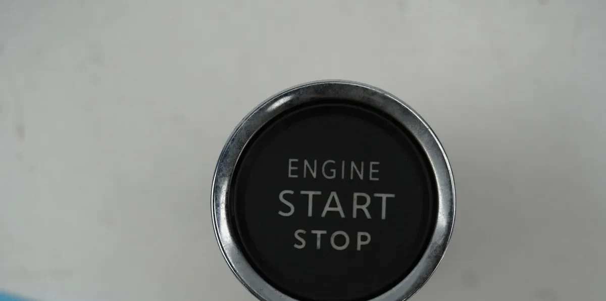 Bouton de demarrage start-stop Peugeot 308 SW III (FC_, FJ_, FR_, F4_) Puretech 136 (frhpyc) (2023) occasion