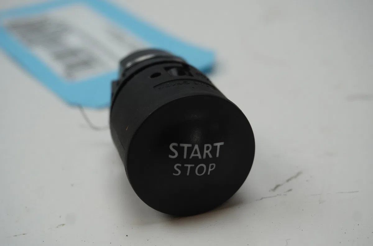 Bouton de demarrage start-stop Renault CLIO IV (BH_) 1.2 16v (2012) occasion — photo 4
