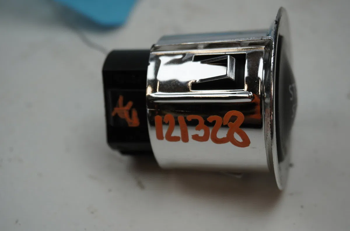 Bouton de demarrage start-stop Renault GRAND SCÉNIC III (JZ0-1_) 1.6 dci (jz00, jz12) (2011) 5 portes occasion — photo 2