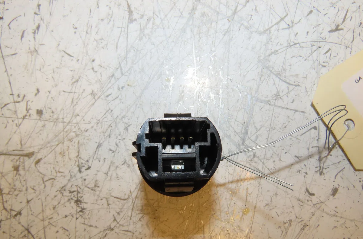 Bouton de demarrage start-stop Renault LAGUNA III (BT0-1) 2.0 dci (bt07, bt0j, bt14, bt1a, bt1s) (2007-2015) 5 portes occasion — photo 2