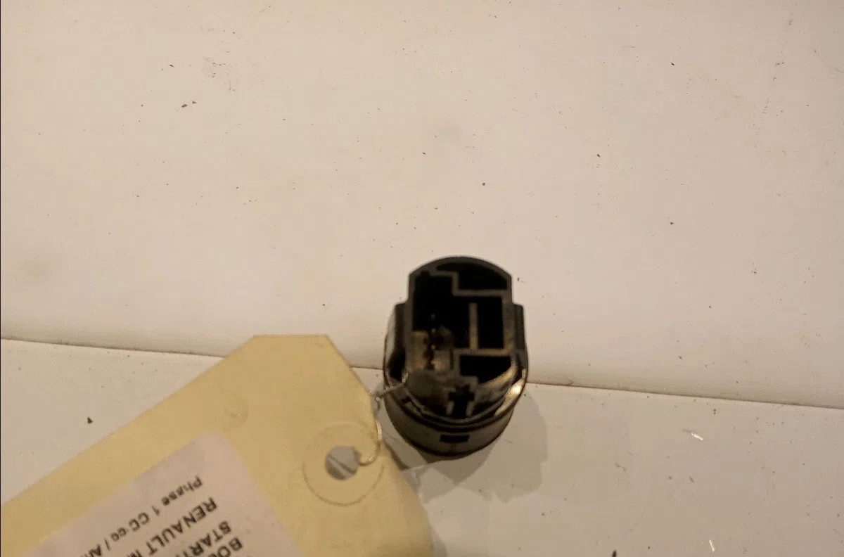 Bouton de demarrage start-stop Renault MEGANE III 3-5 portes (BZ0-1_, B3_) 1.5 dci (2009) occasion — photo 2