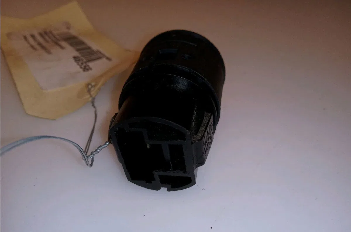 Bouton de demarrage start-stop Renault MEGANE III 3-5 portes (BZ0-1_, B3_) 1.5 dci (bz09, bz0d, bz1w, bz29, bz14) (2009) 5 portes occasion — photo 2