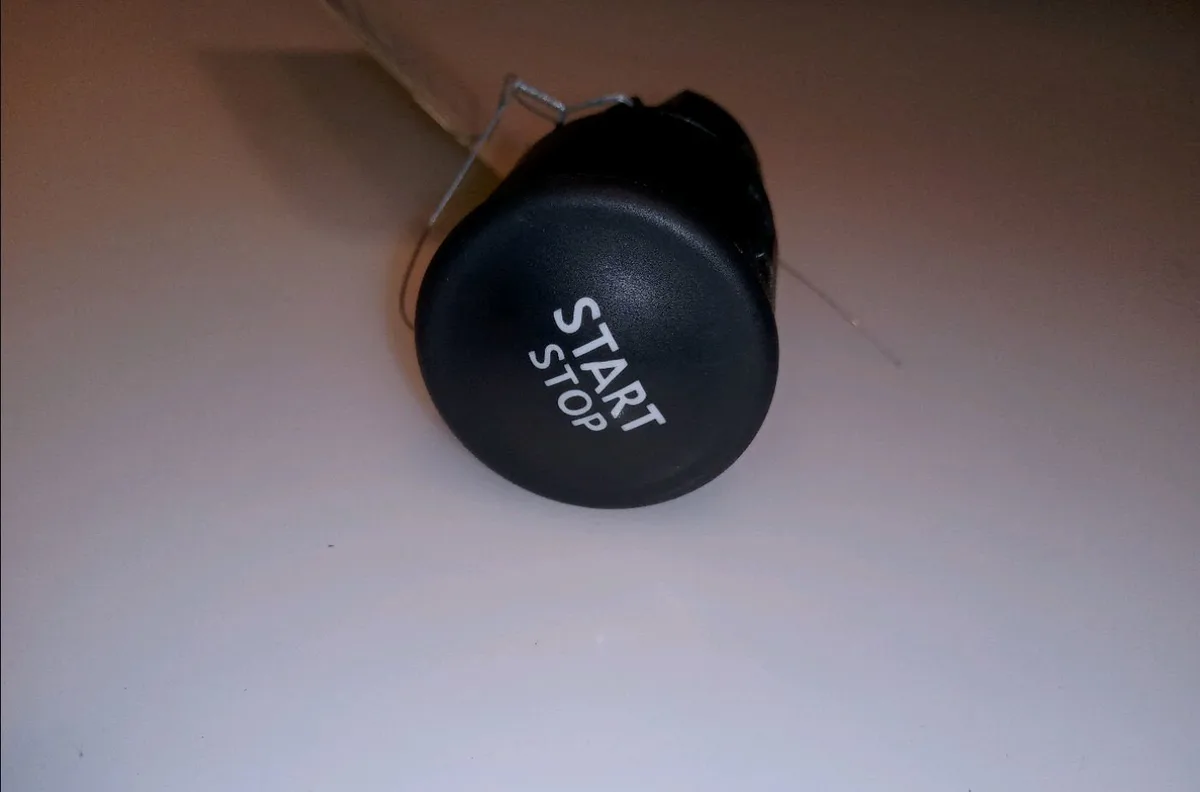 Bouton de demarrage start-stop Renault MEGANE III 3-5 portes (BZ0-1_, B3_) 1.6 16v hi-flex (bz03) (2008-2015) occasion