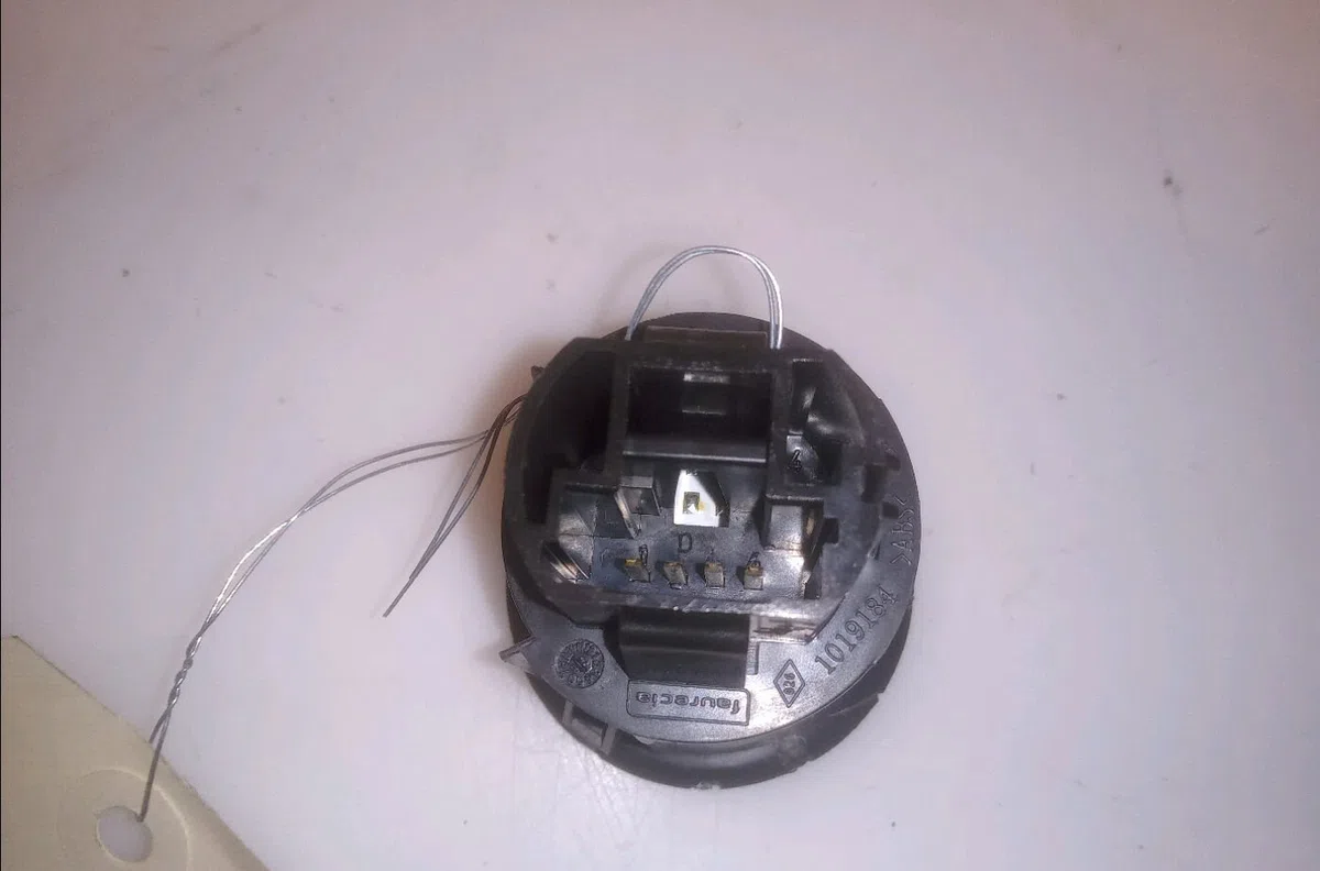 Bouton de demarrage start-stop Renault SCÉNIC III (JZ0-1_) 1.9 dci (jz0j, jz1j, jz1k, jz1s) (2009) occasion — photo 2