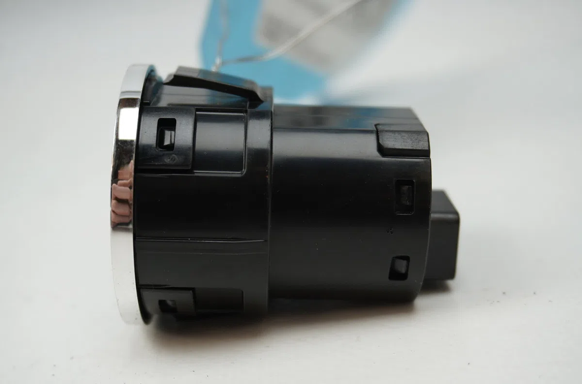 Bouton de demarrage start-stop Suzuki SWIFT V (AZ) 1.2 hybrid (mild hybrid) (a2l412) (2020) 5 portes occasion — photo 2