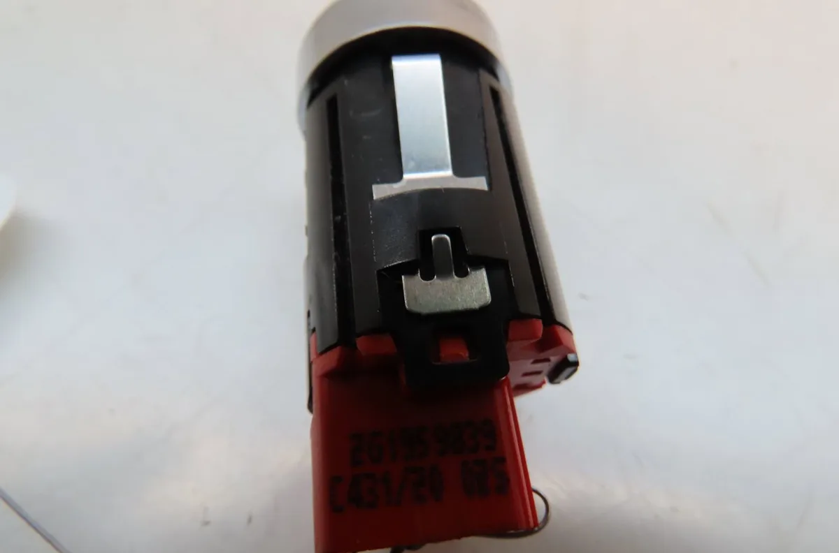 Bouton de demarrage start-stop Volkswagen POLO VI (AW1, BZ1, AE1) 1.6 tdi (2017-2019) occasion