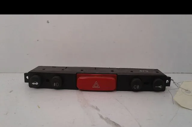 Bouton de warning Alfa romeo 147 (937_) 1.6 16v t.spark (937.axa1a, 937.axb1a, 937.bxb1a) (2001-2010) occasion