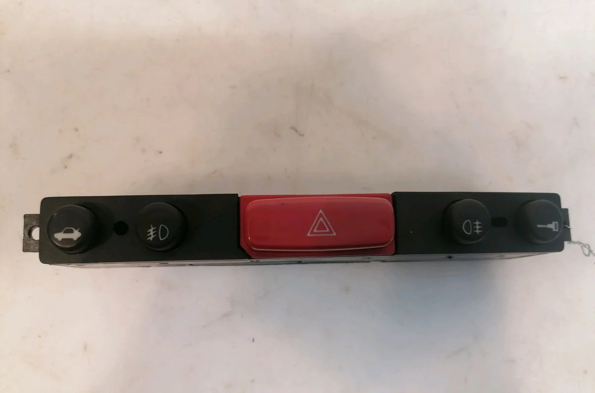Bouton de warning Alfa romeo 147 (937_) 1.9 jtdm 16v (937.axn1b, 937.axz1b) (2008-2010) occasion