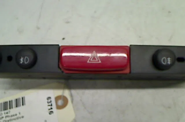 Bouton de warning ALFA ROMEO 147 occasion — photo 2