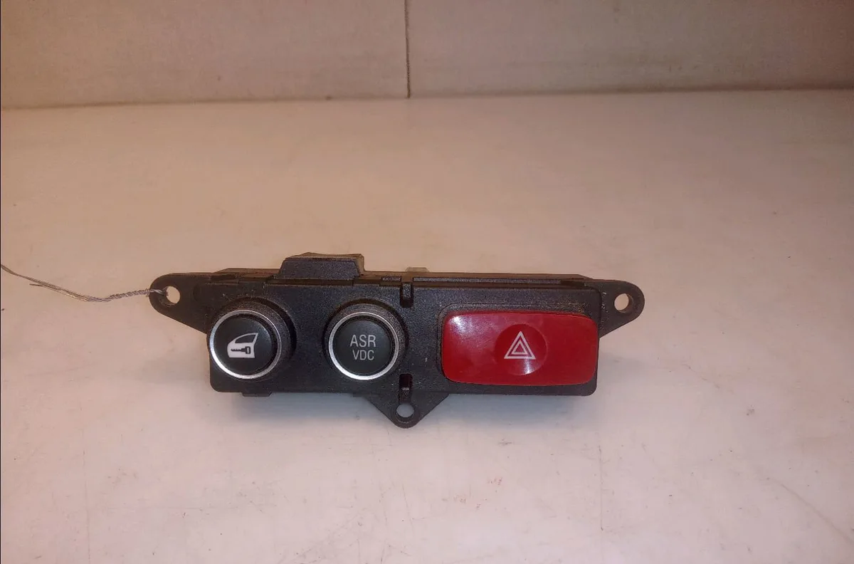Bouton de warning Alfa romeo 159 Sportwagon (939_) 1.9 jtdm 16v (939bxc1b, 939bxc12) (2006-2011) occasion