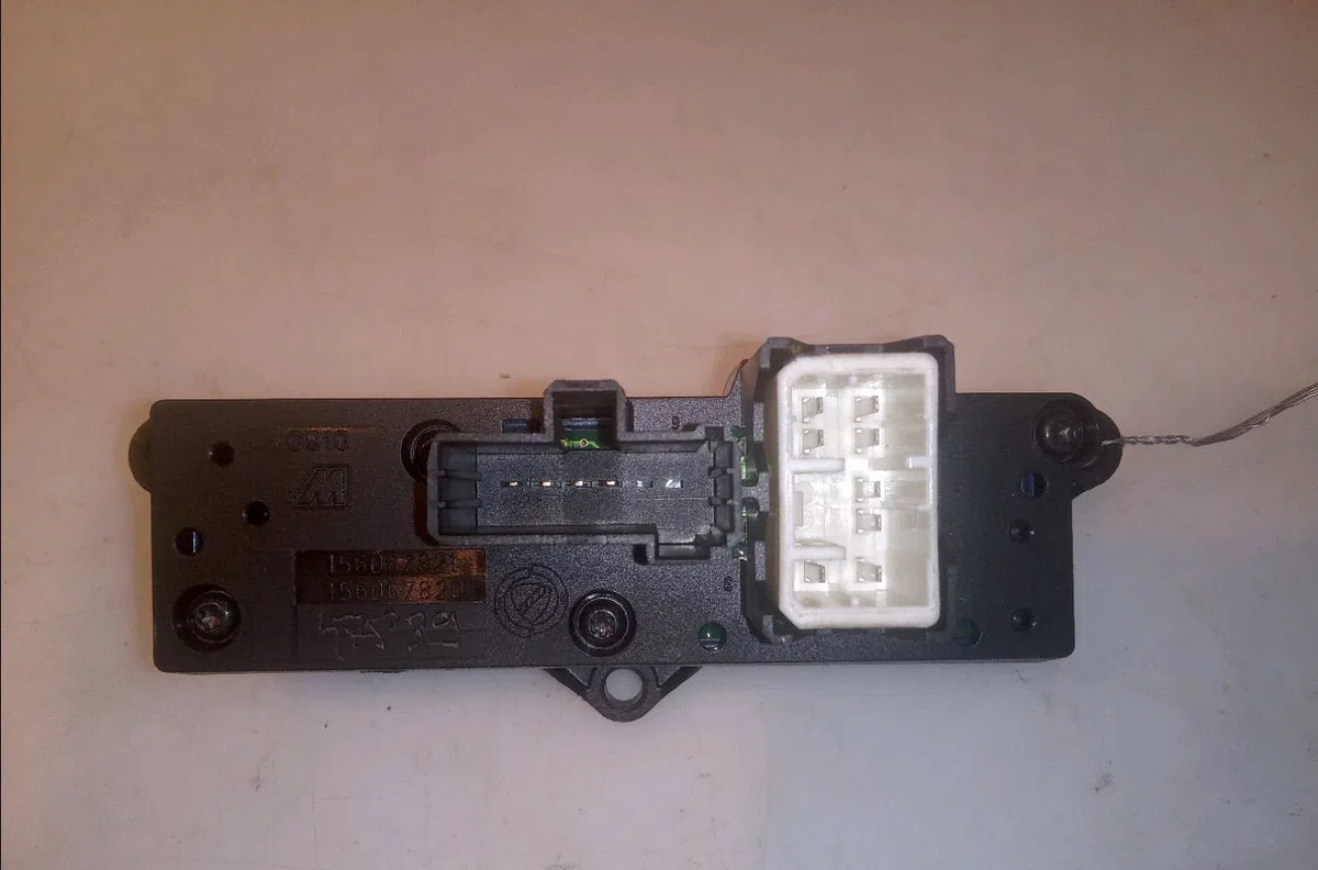 Bouton de warning Alfa romeo 159 Sportwagon (939_) 1.9 jtdm 16v (939bxc1b, 939bxc12) (2006-2011) occasion — photo 2